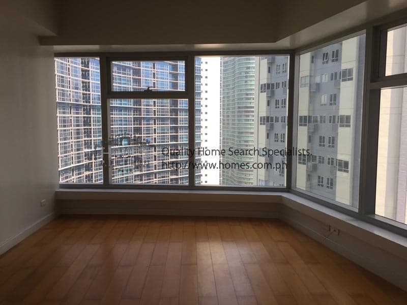 Sunlit and comfortable 2-bedroom - photo 2