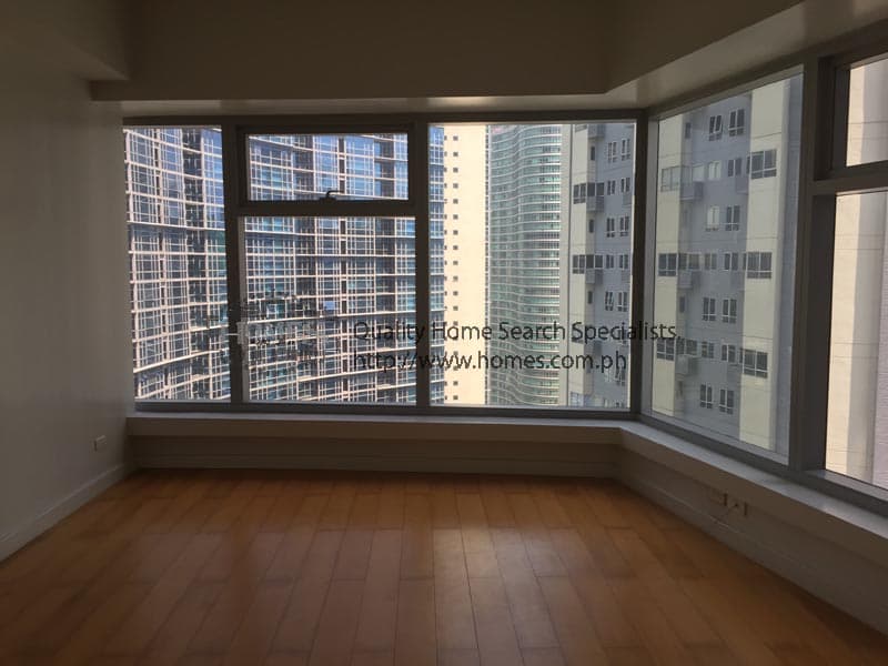 Sunlit and comfortable 2-bedroom - Bonifacio Global City, Taguig - photo 1