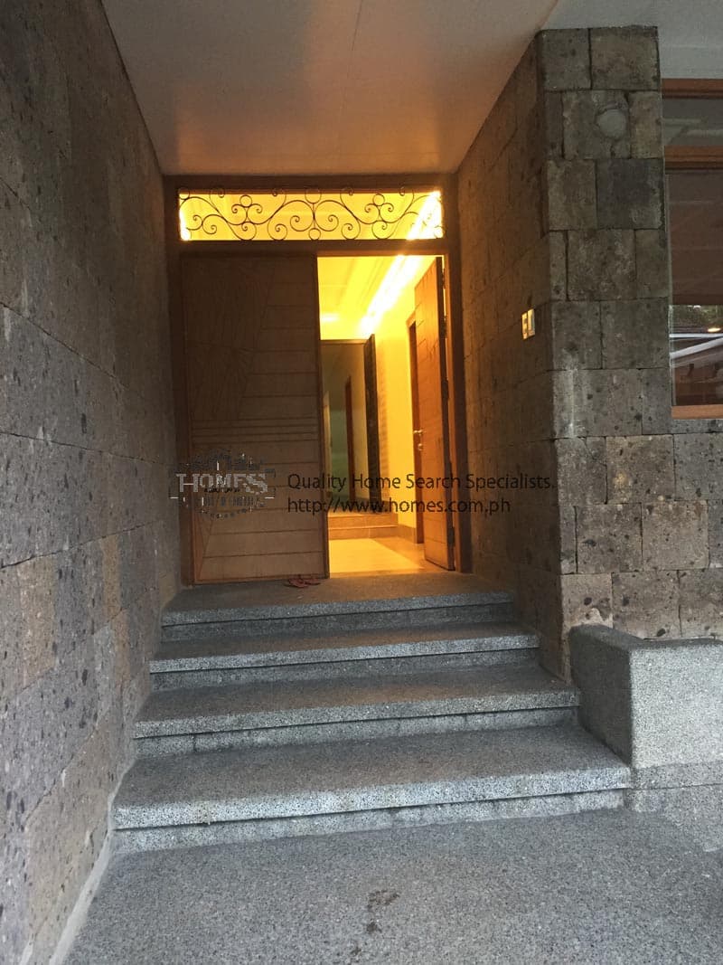 Open Spacious bungalow - Urdaneta Village, Makati - photo 1