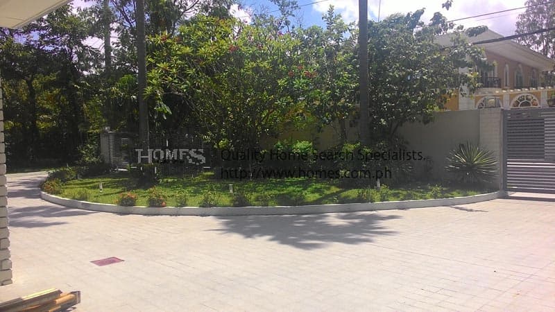 Expansive split level for rent in Forbes Park - Forbes Park, Makati - photo 1