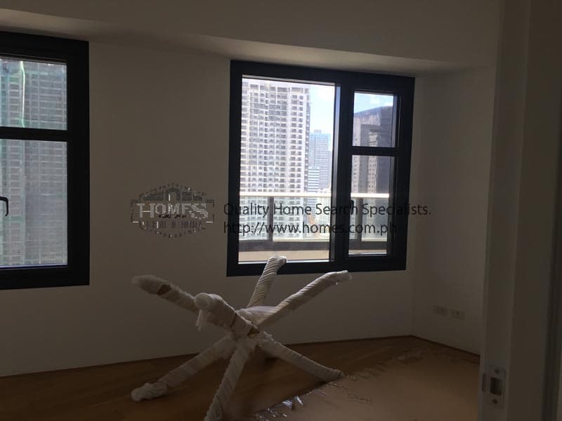 Classy and well-lit 2-bedroom unit - photo 4
