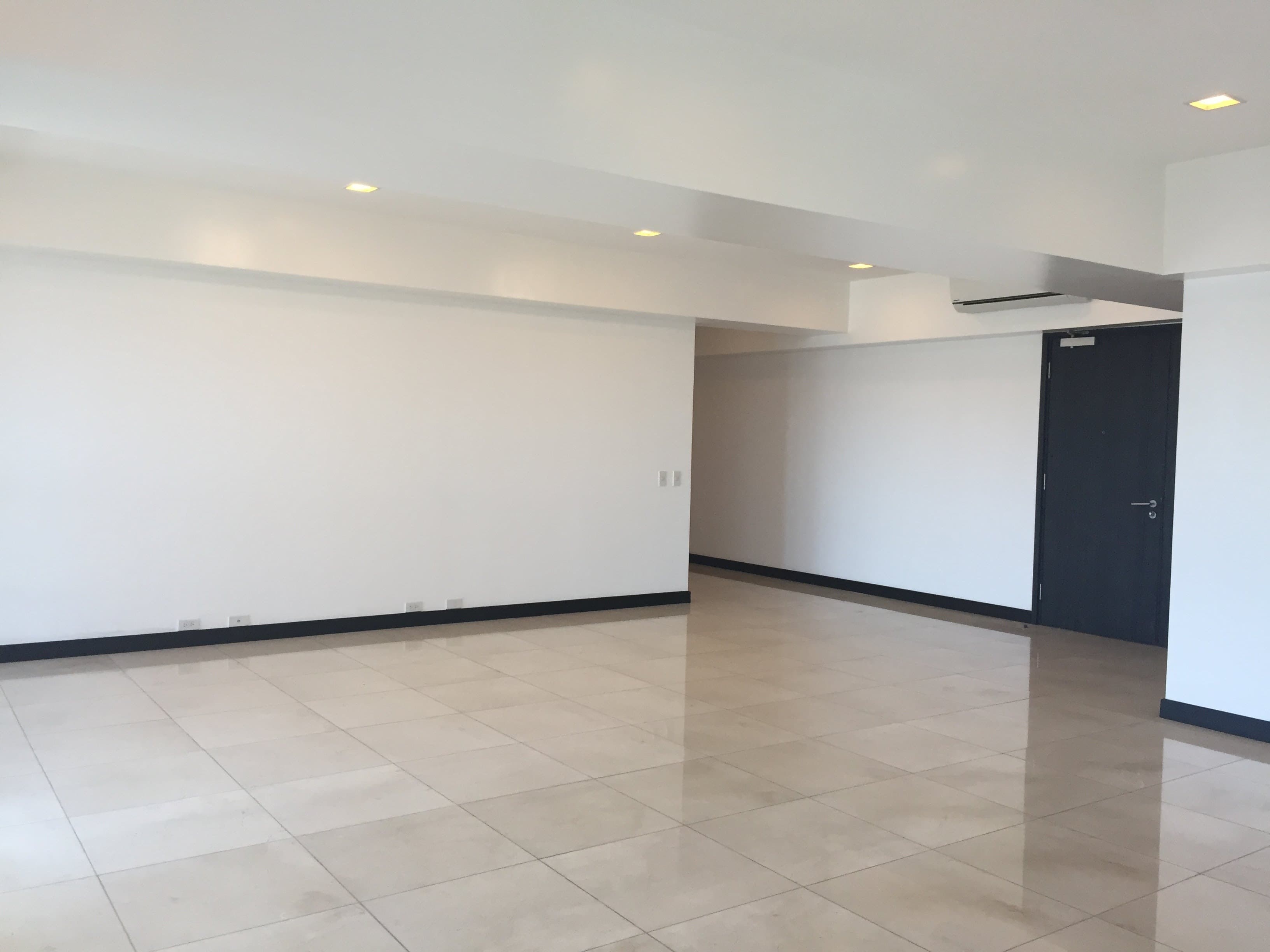 Neat and elegant 3-bedroom unit - photo 2