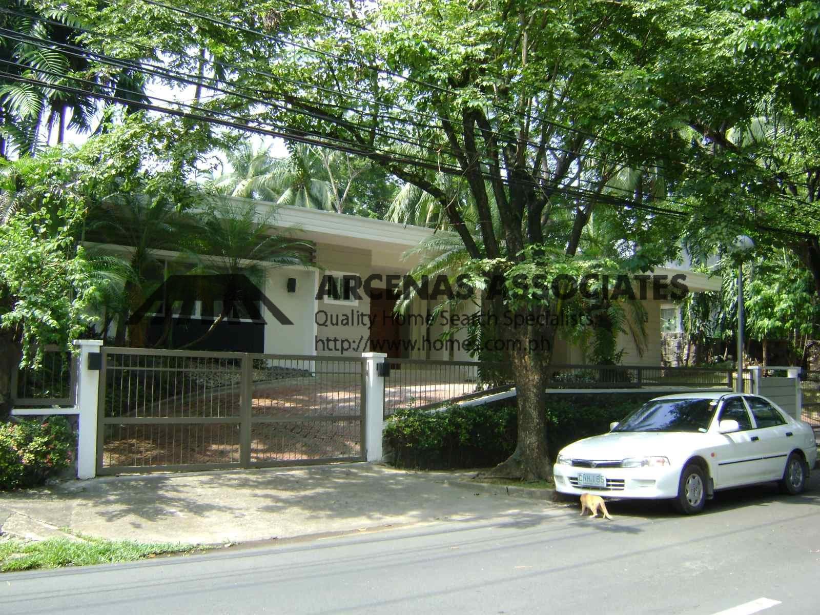 Modern sprawling bungalow - Urdaneta Village, Makati - photo 1