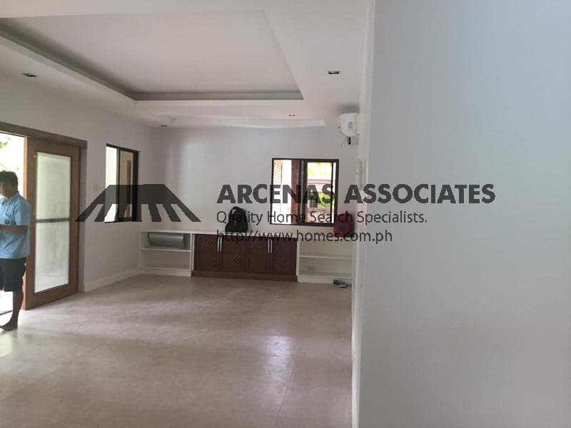 Newly renovated exclusive large bungalow - Forbes Park, Makati - photo 1