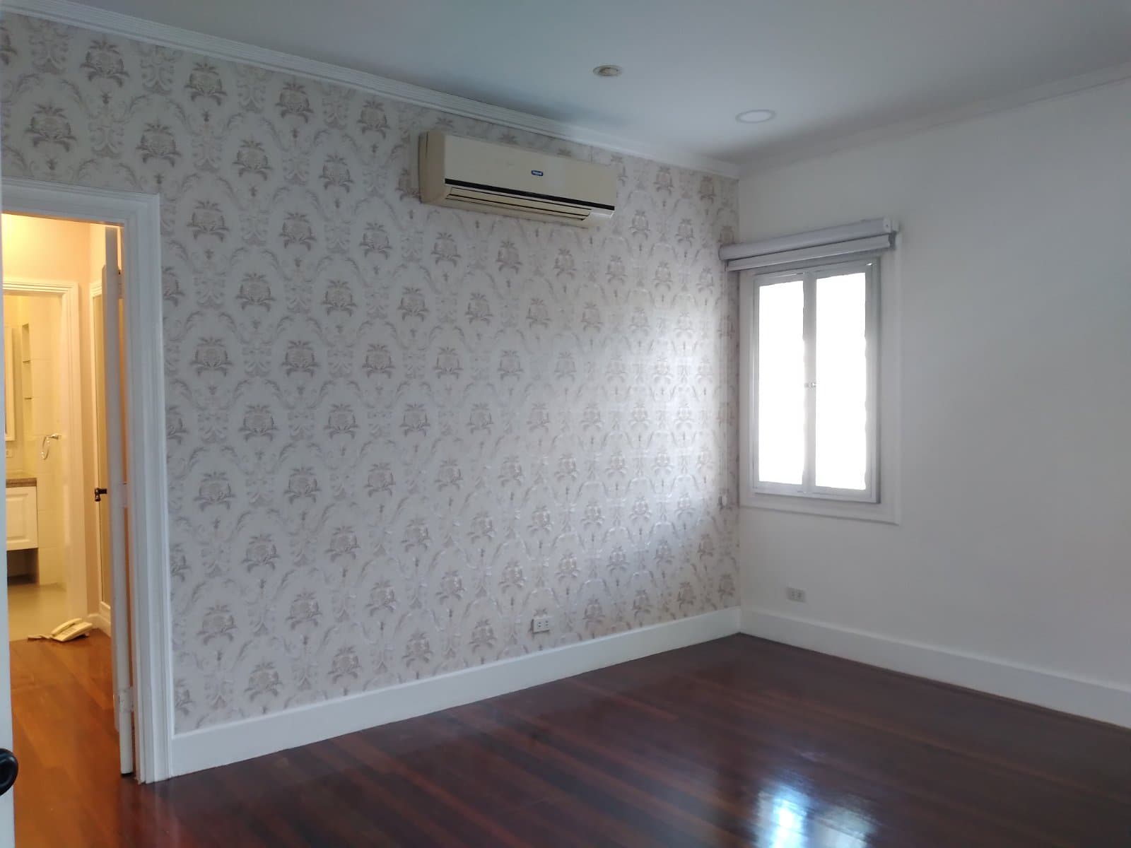 Renovated Colonial  2-storey - photo 4