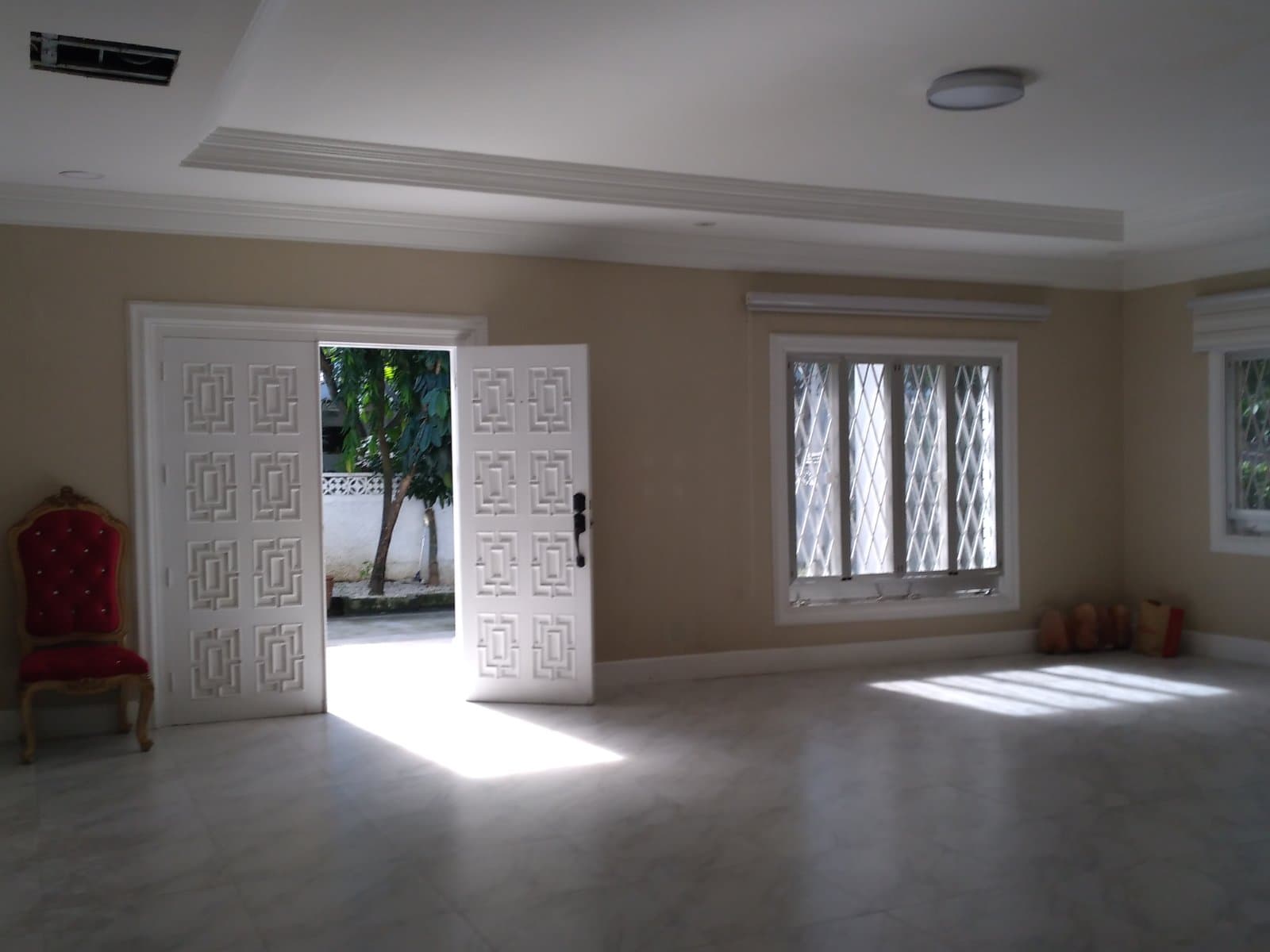 Renovated Colonial  2-storey - Dasmarinas Village, Makati - photo 1