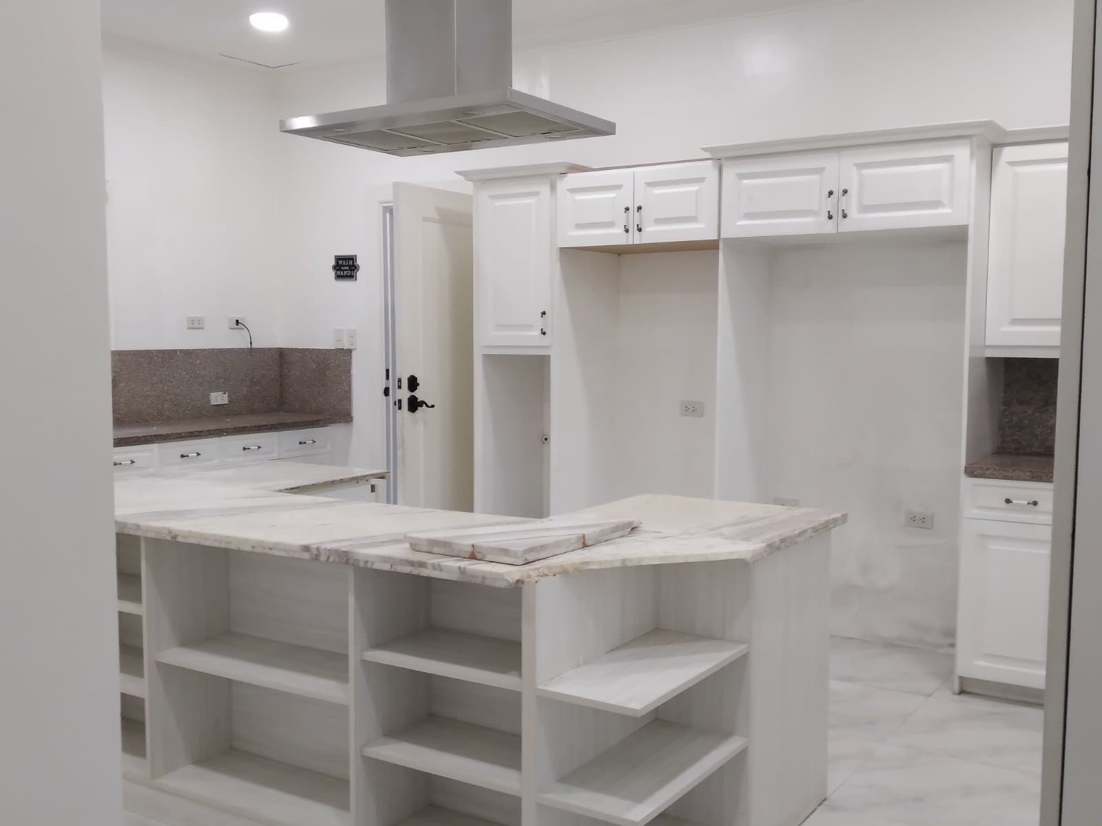 Renovated Colonial  2-storey - photo 3