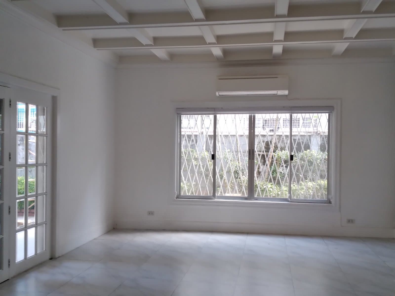 Renovated Colonial  2-storey - photo 2