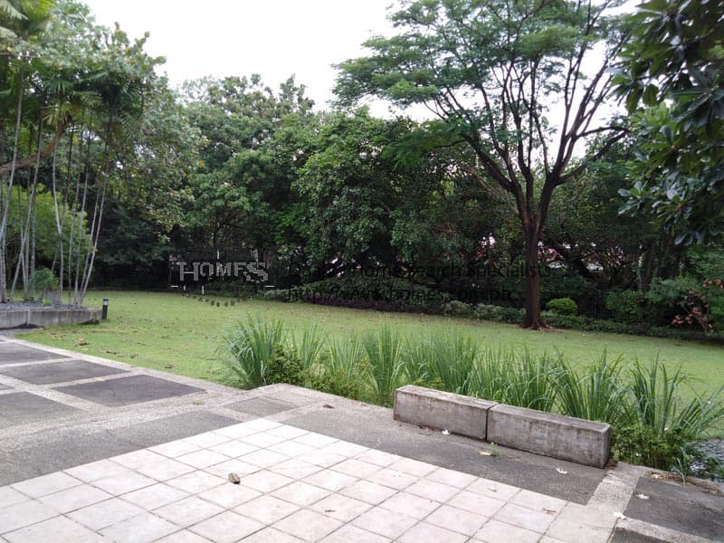 Massive corner Bungalow - Dasmarinas Village, Makati - photo 1