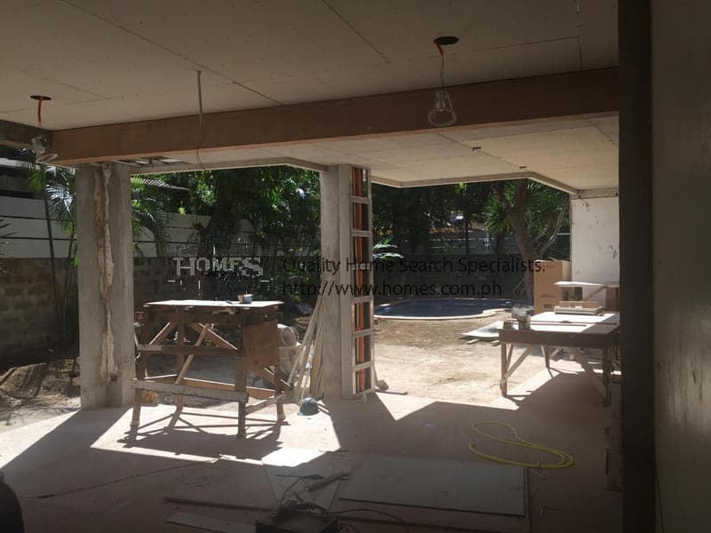 Large renovated corner two storey - photo 3