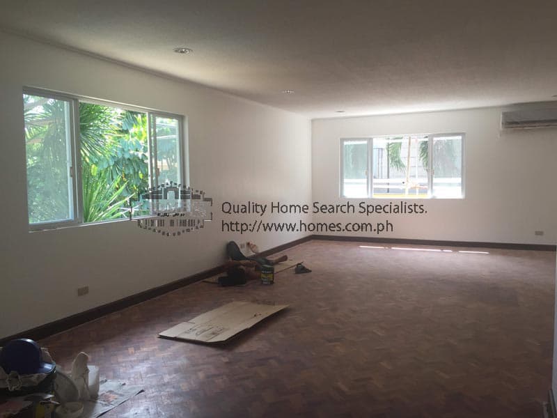 Large renovated corner two storey - photo 4