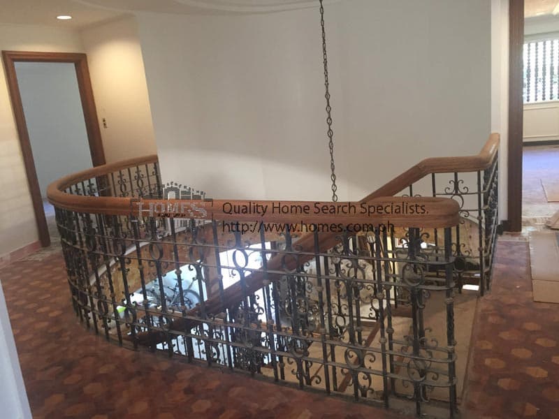Large renovated corner two storey - photo 2