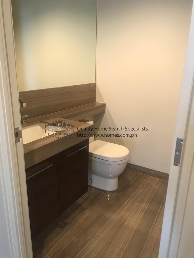 Prestigious below market value 3 bedroom at the Sakura Tower in the Proscenium - photo 5