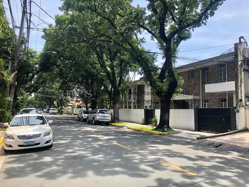 Spacious 2 storey in Magallanes Village - photo 3