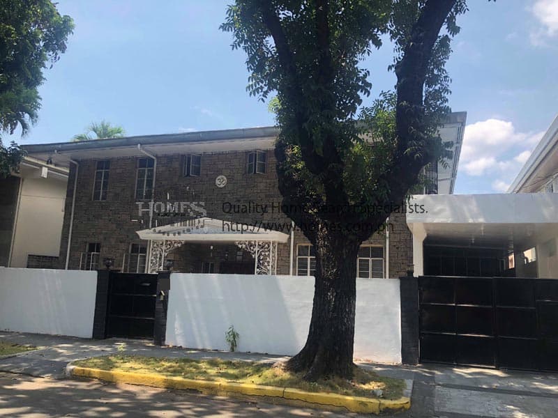 Spacious 2 storey in Magallanes Village - photo 2