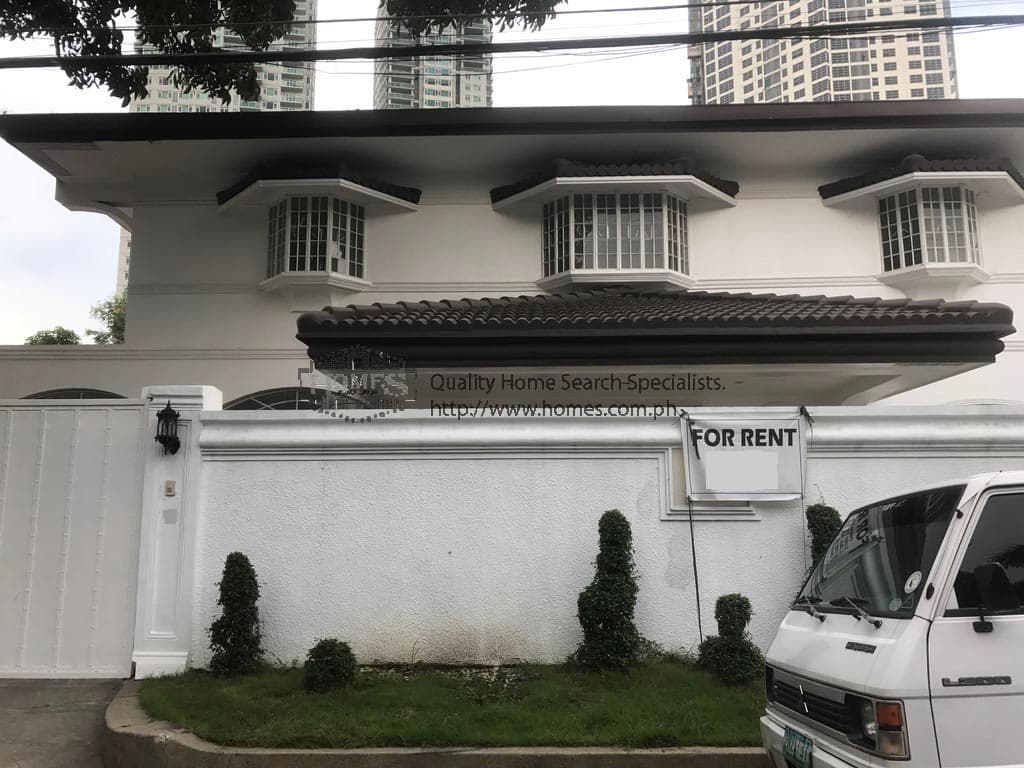 Classic and clean 2 storey house - San Lorenzo, Makati - photo 1