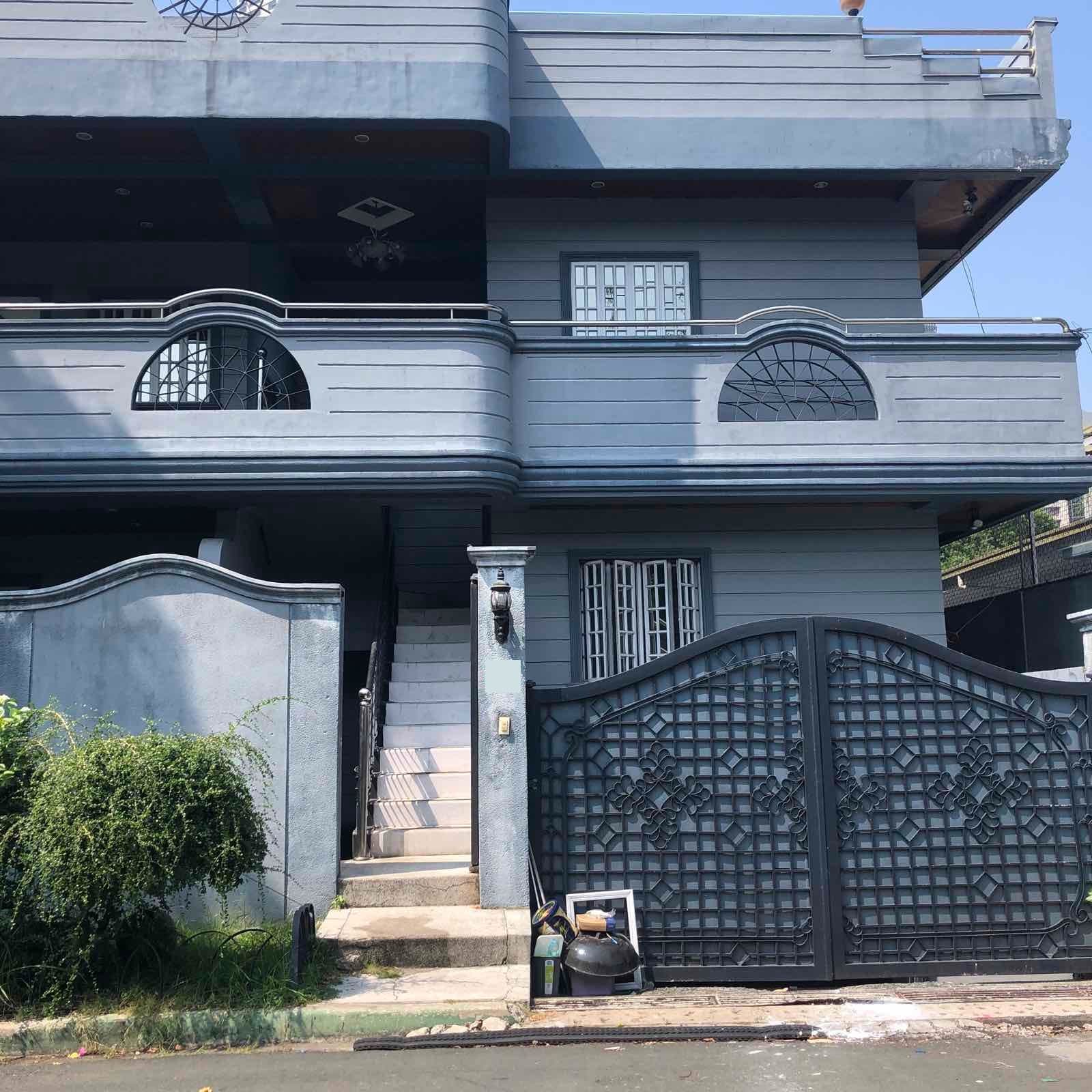 Large Duplex House - San Lorenzo, Makati - photo 1