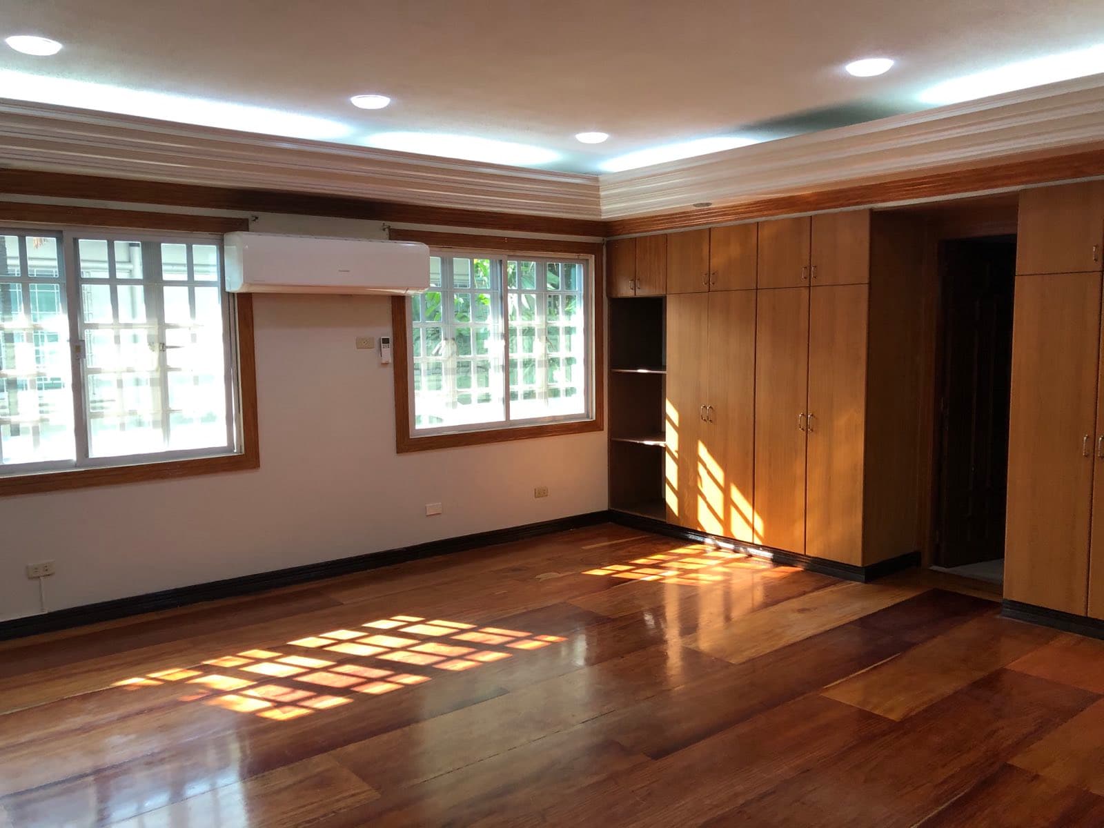 Large Duplex House - photo 3
