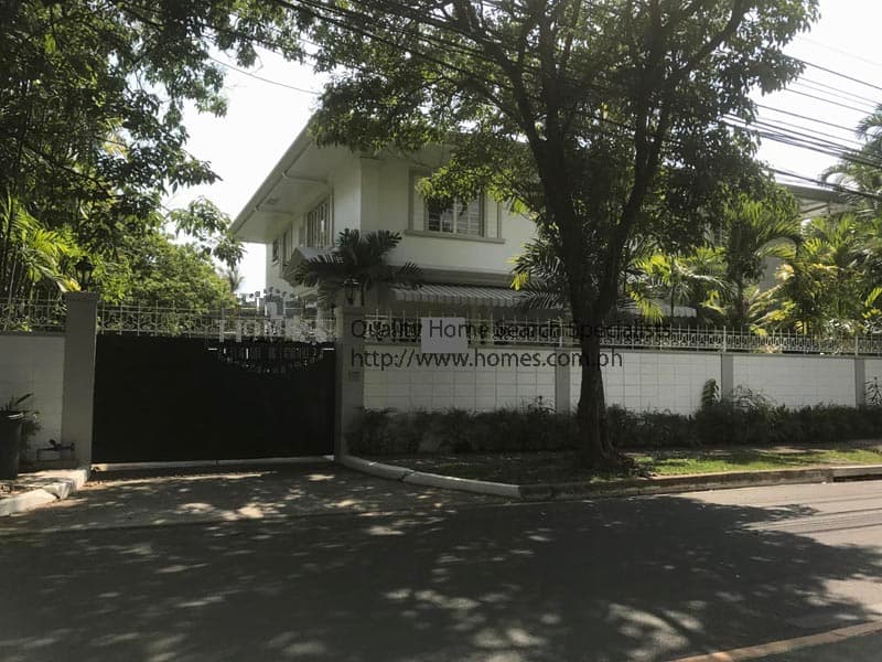 Captivating Colonial Two Storey - Dasmarinas Village, Makati - photo 1