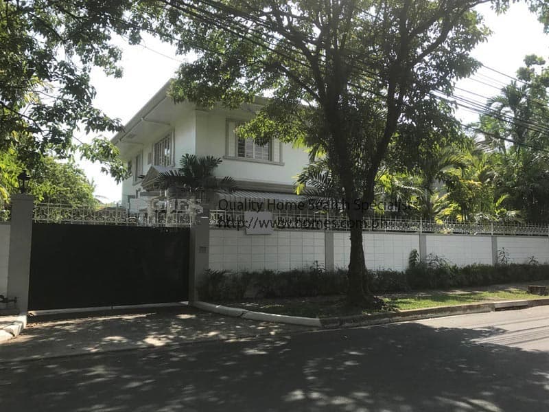Captivating Colonial Two Storey - photo 2