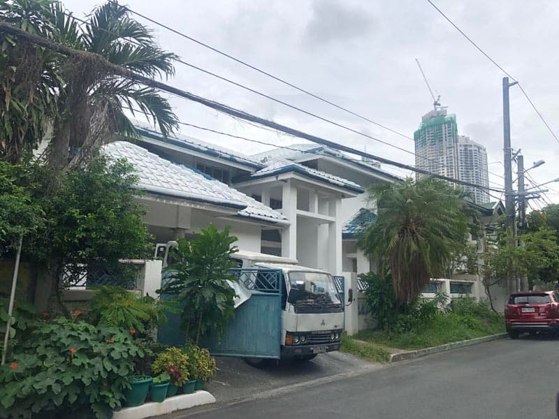 4 Bedroom House with 1 parking lot - San Lorenzo, Makati - photo 1