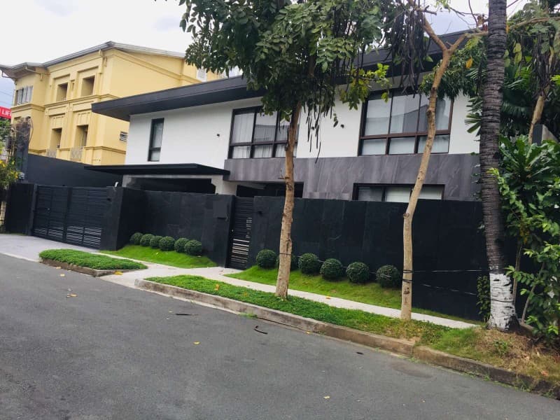 4 Bedroom House and Lot for Sale - photo 2