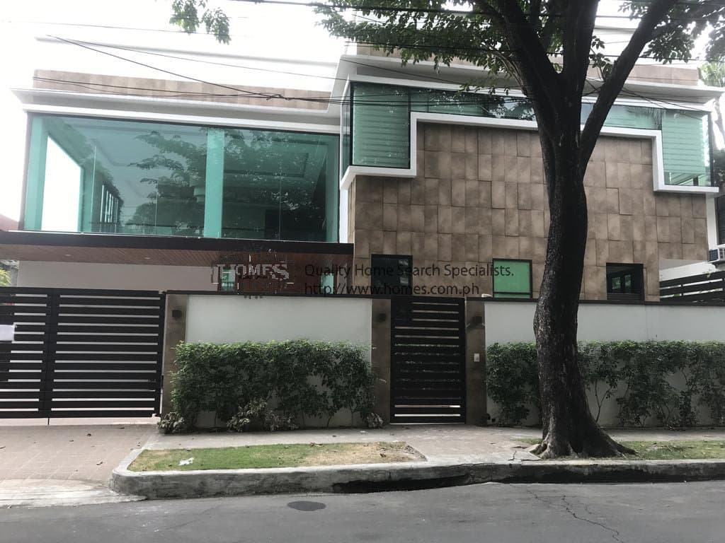 Naturally lit 2-storey - Dasmarinas Village, Makati - photo 1