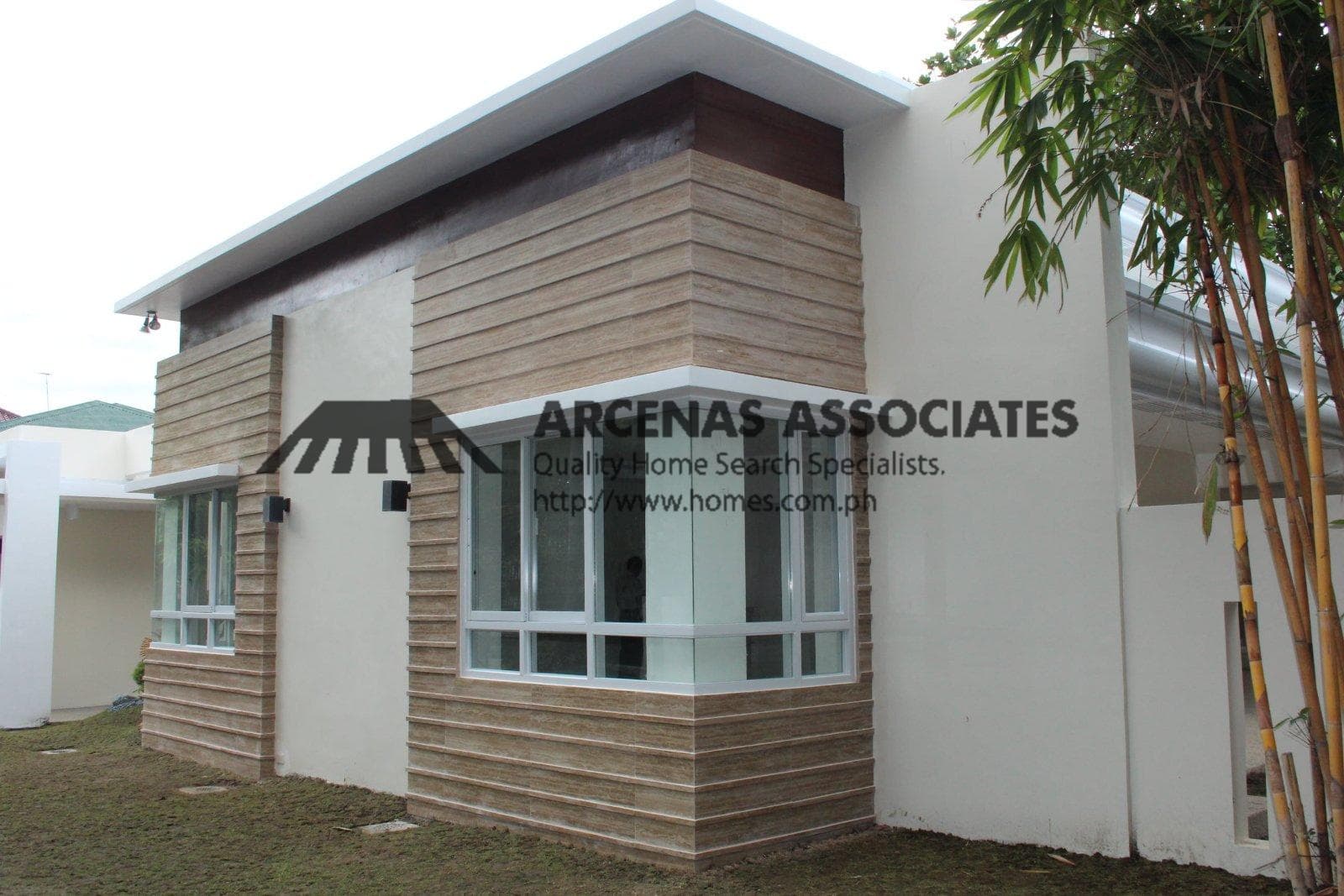 Comfortable contemporary two storey - photo 4