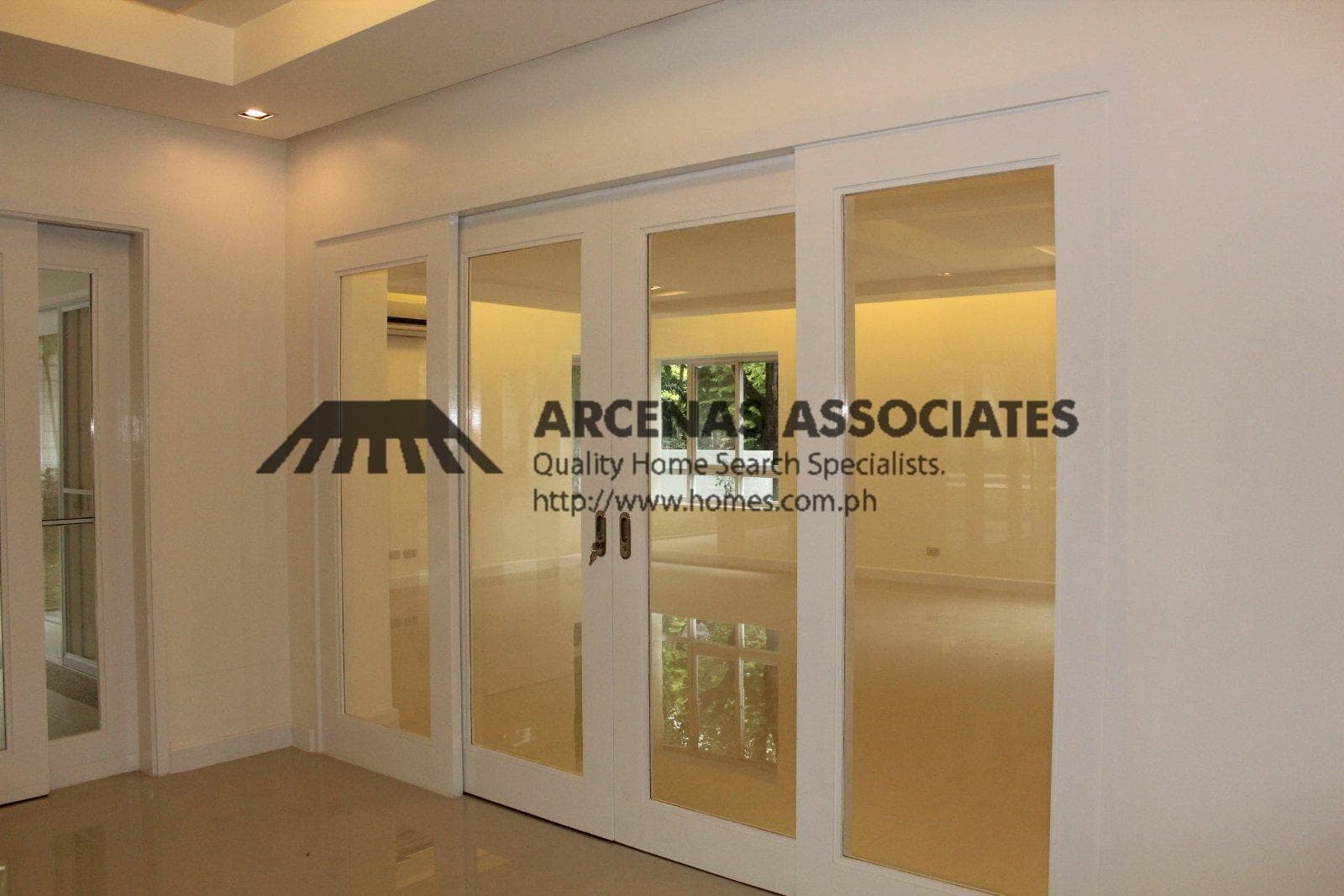 Comfortable contemporary two storey - photo 5
