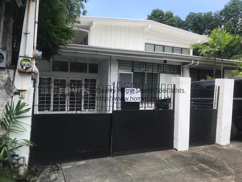 Four Bedroom House in San Lorenzo Village - San Lorenzo, Makati - photo 1