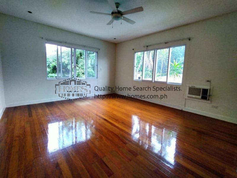 Well lit Two storey - photo 4