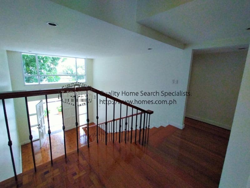 Well lit Two storey - photo 5