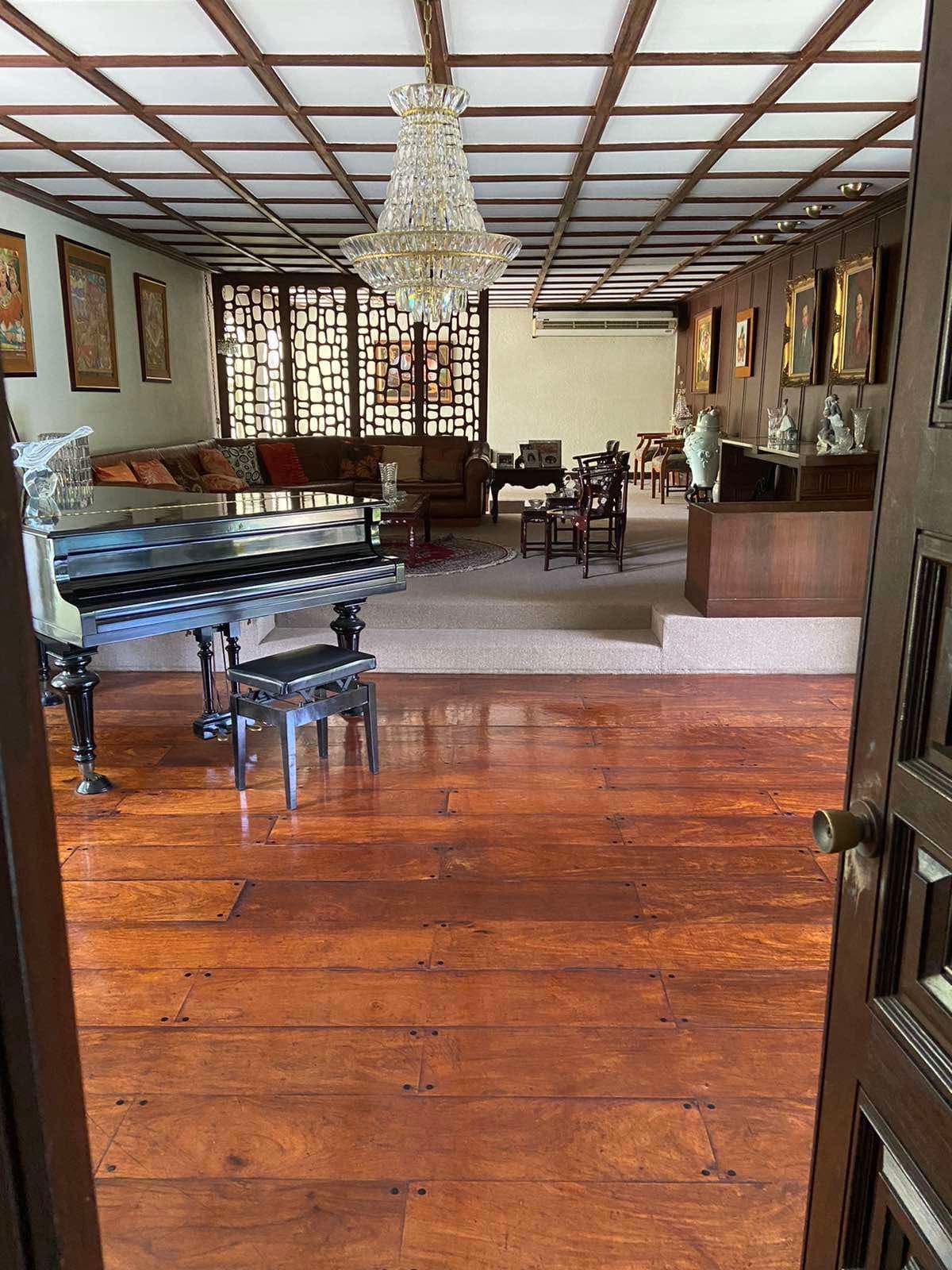 Spacious Classic Split-level - photo 2