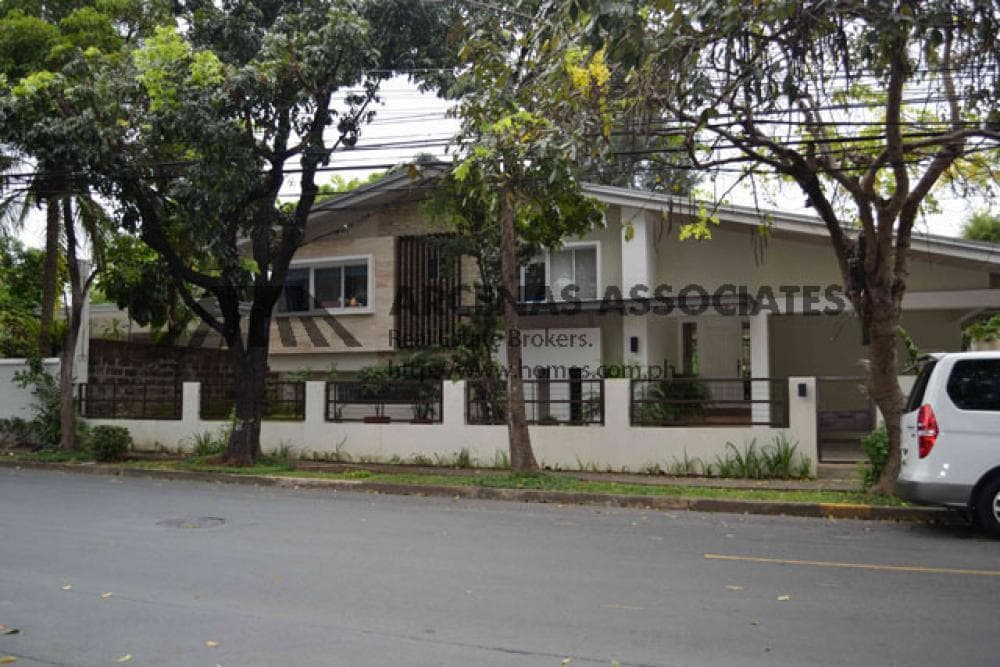 Tropical Contemporary split level - Dasmarinas Village, Makati - photo 1