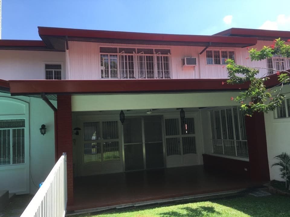 Classic 2-Storey House with Pool - photo 4