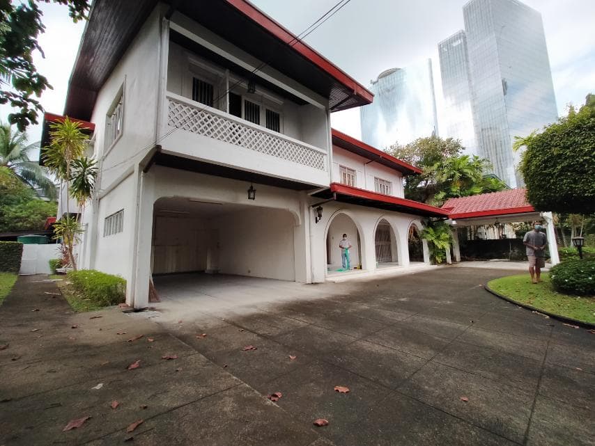 Classic 2-Storey House with Pool - photo 3