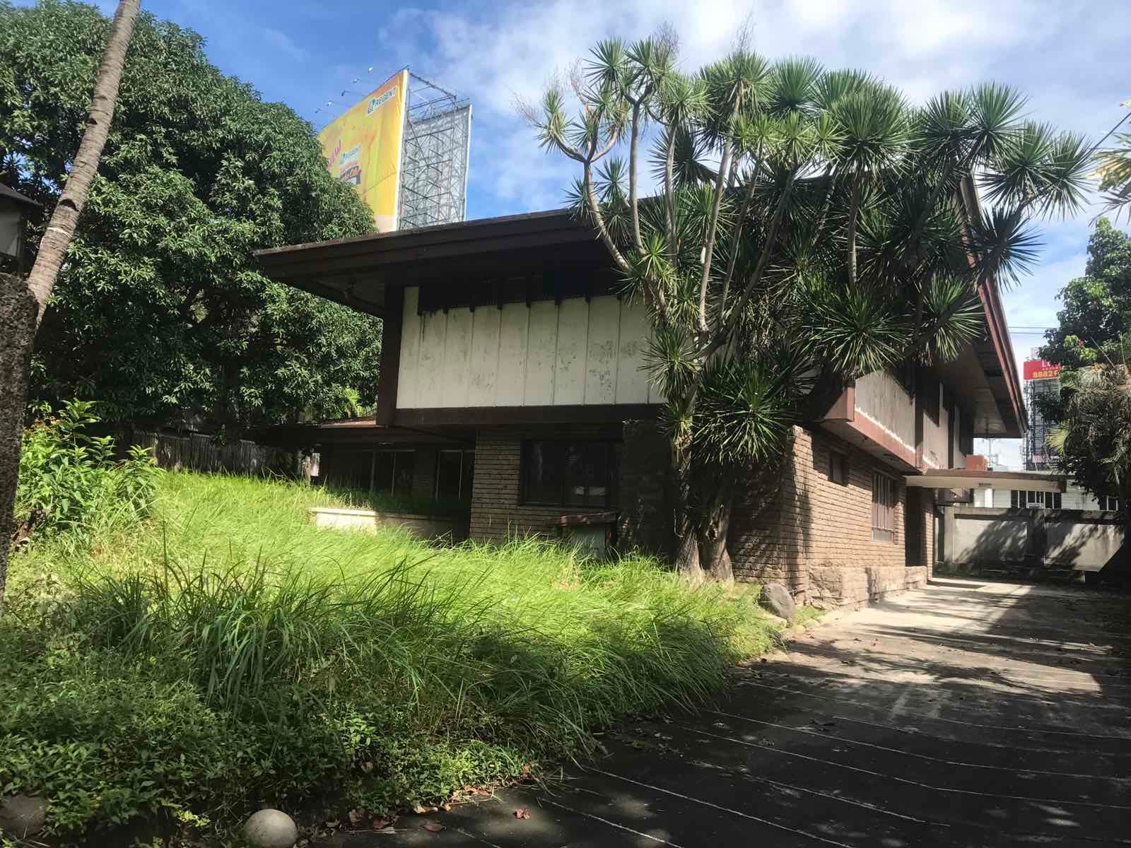Large Garden 2-Storey - Forbes Park, Makati - photo 1