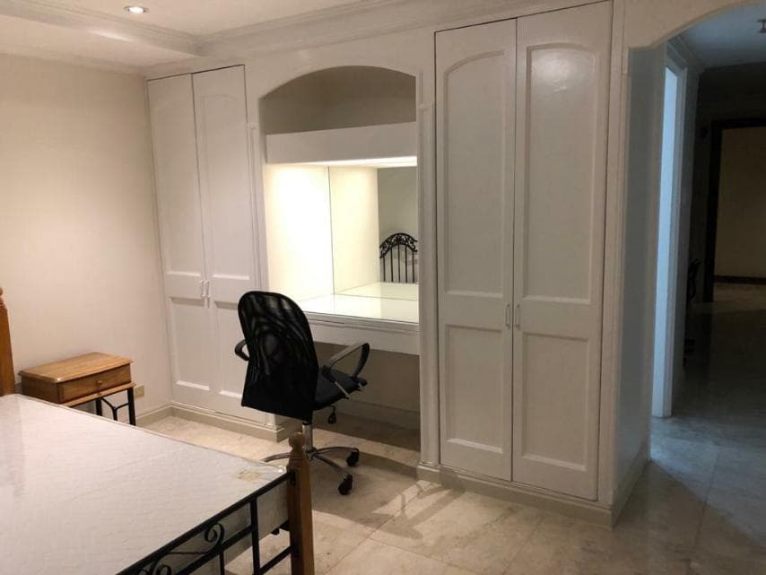 Fully Furnished 1 Bedroom Unit with Balcony at Wack Wack Twin Towers - photo 2