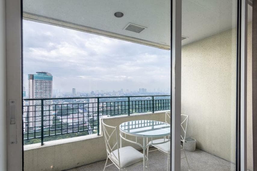 Fully Furnished 1 Bedroom Unit with Balcony at Wack Wack Twin Towers - Ortigas Center, Mandaluyong - photo 1