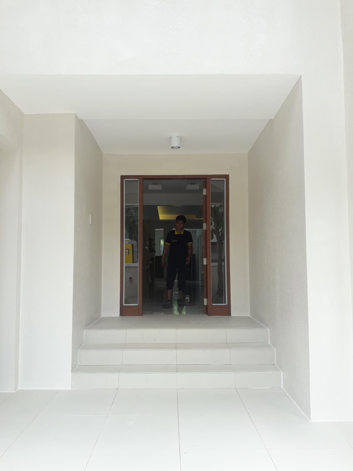 Natural Lit Modern Two storey - photo 2