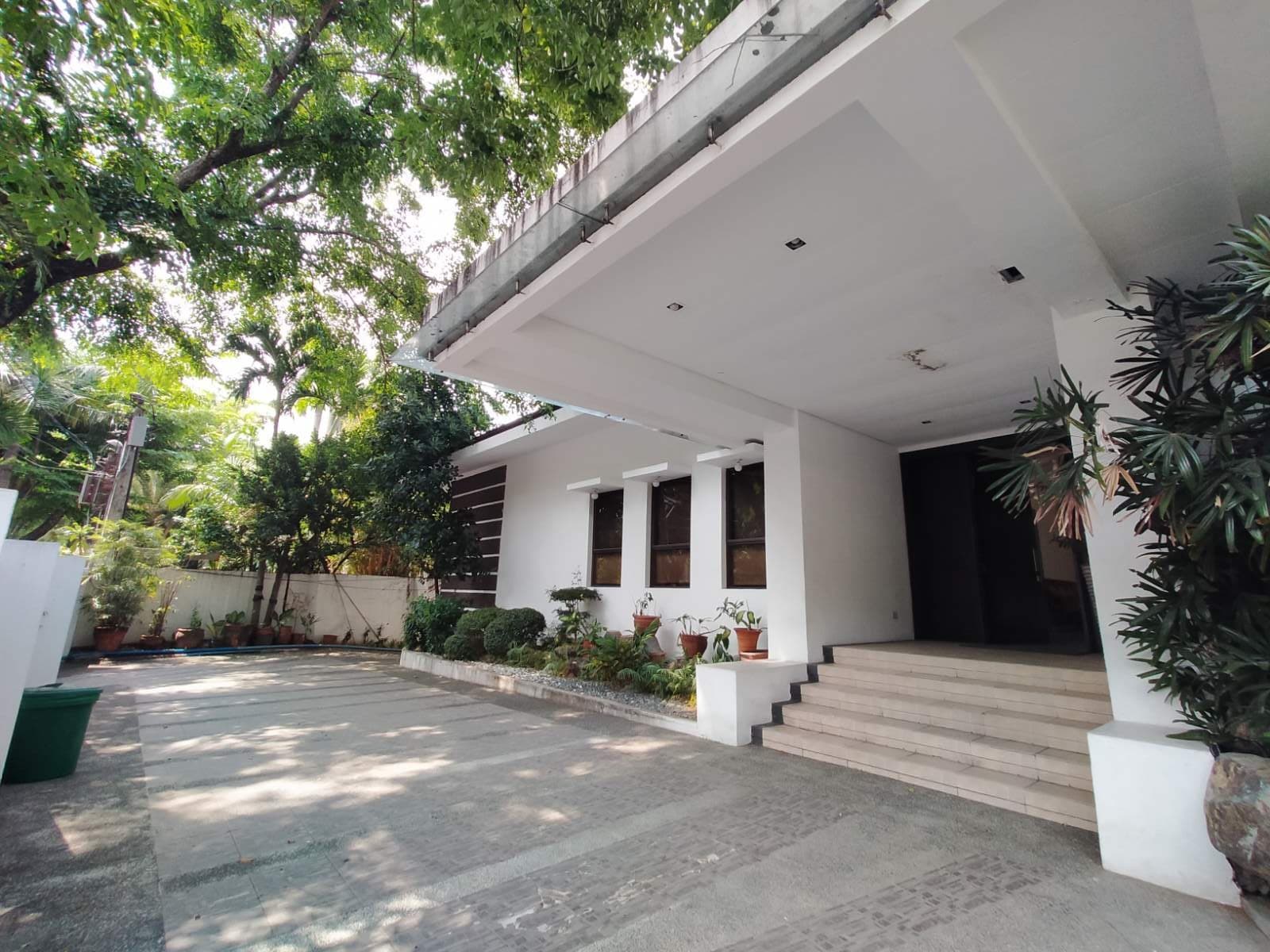 Multi level House - Dasmarinas Village, Makati - photo 1