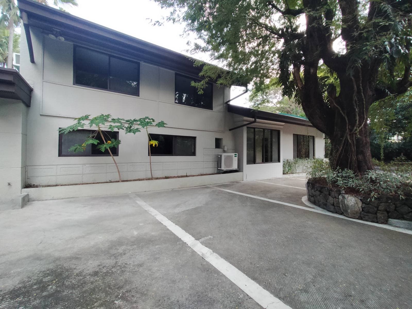 Bungalow 4 Bedroom House - Forbes Park, Makati - photo 1