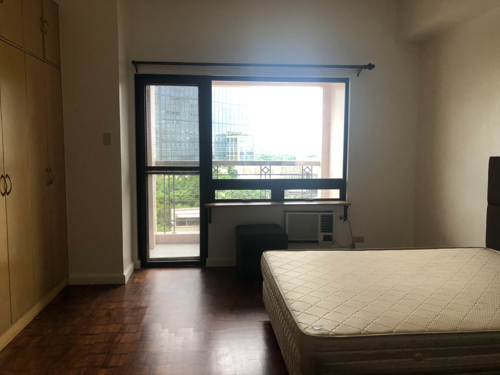 Well located 3 bedroom condominium for rent at BSA Tower - photo 4