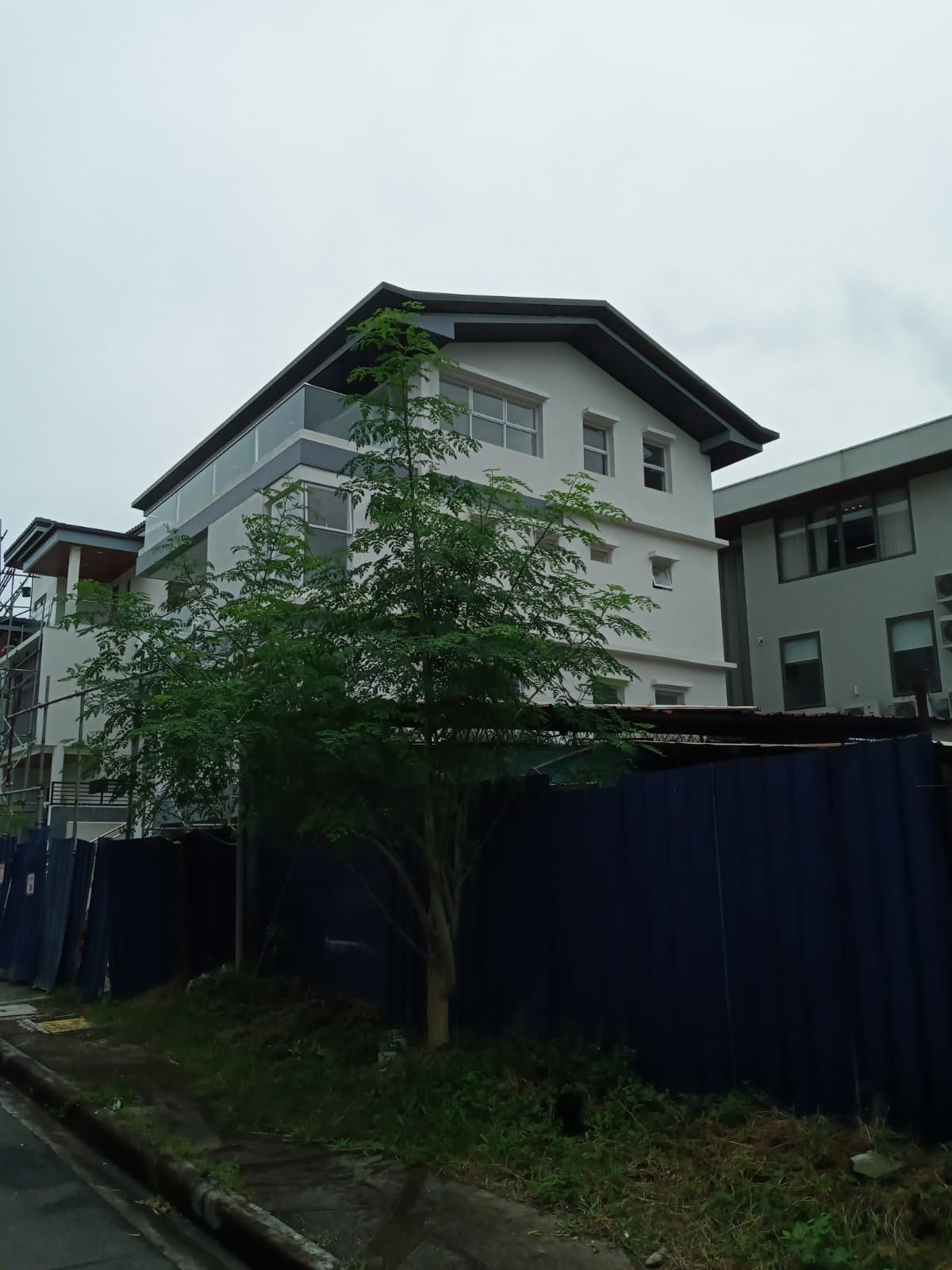 Brand new 3 storey with attic - photo 3