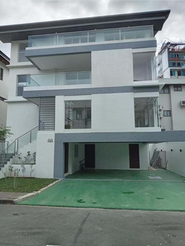 Brand new 3 storey with attic - photo 4