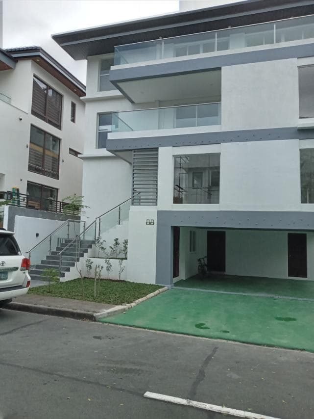 Brand new 3 storey with attic - photo 5