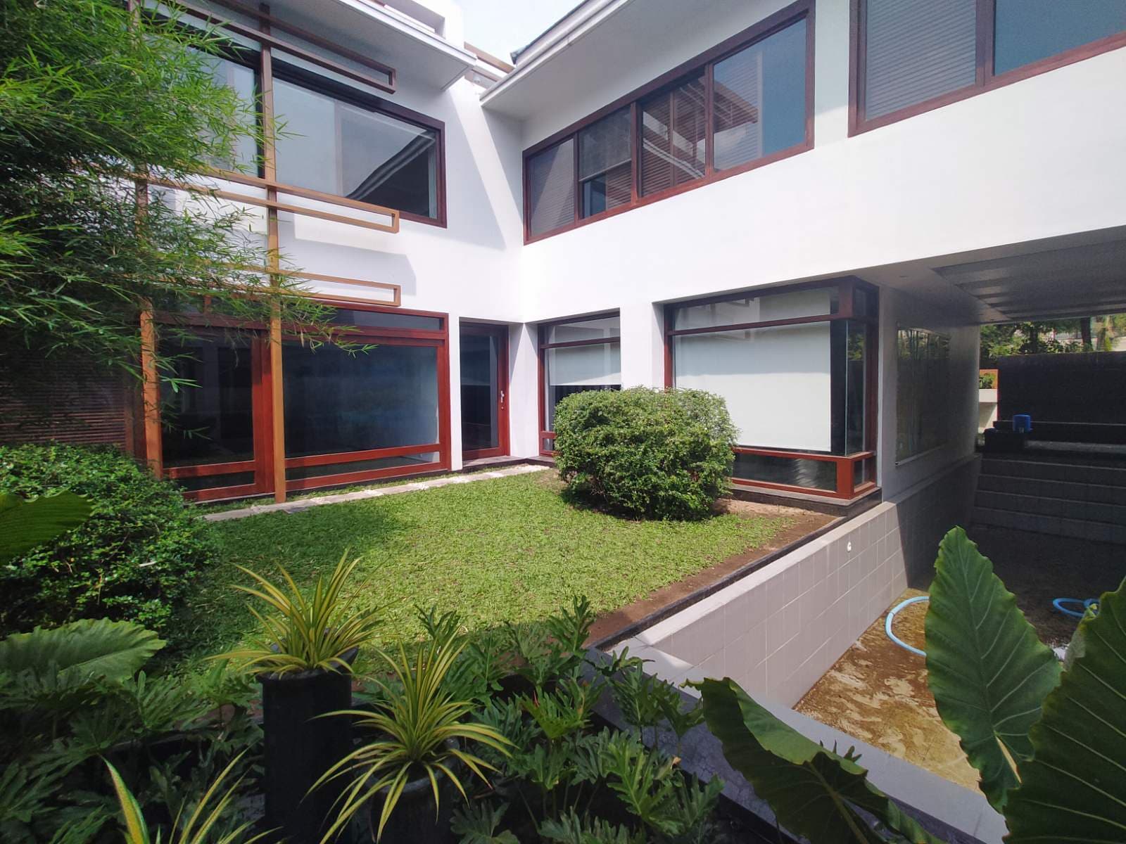 Spacious 3-Storey House - Dasmarinas Village, Makati - photo 1