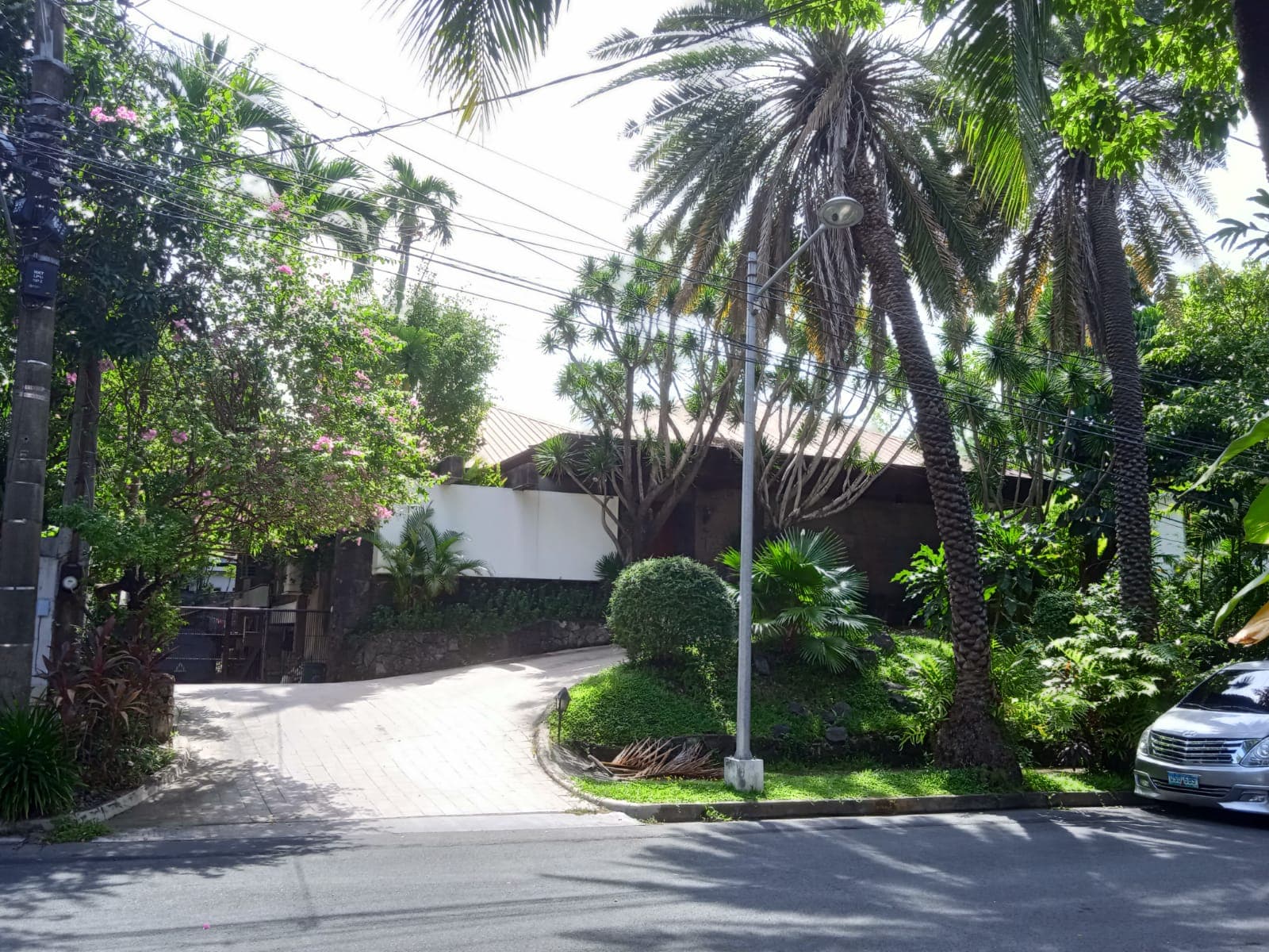 Well Maintained House - Dasmarinas Village, Makati - photo 1