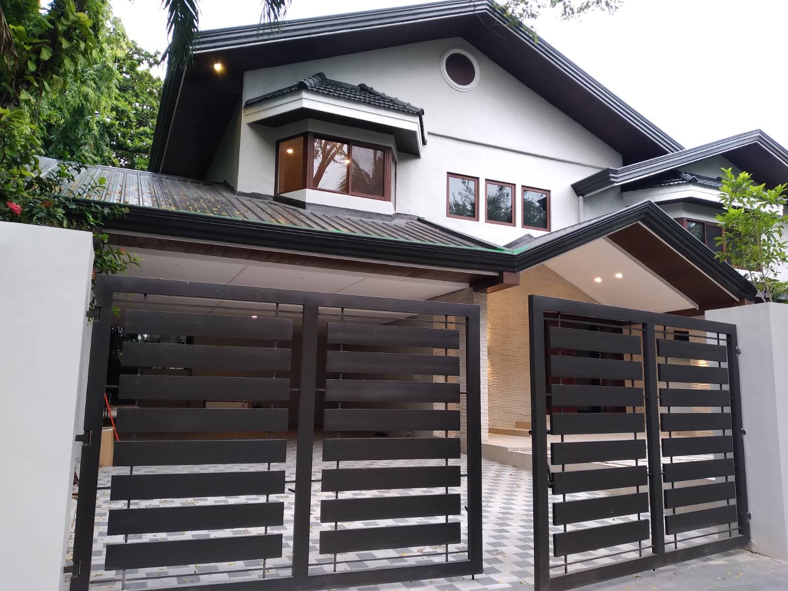 Modern four (4) Bedroom House - Urdaneta Village, Makati - photo 1