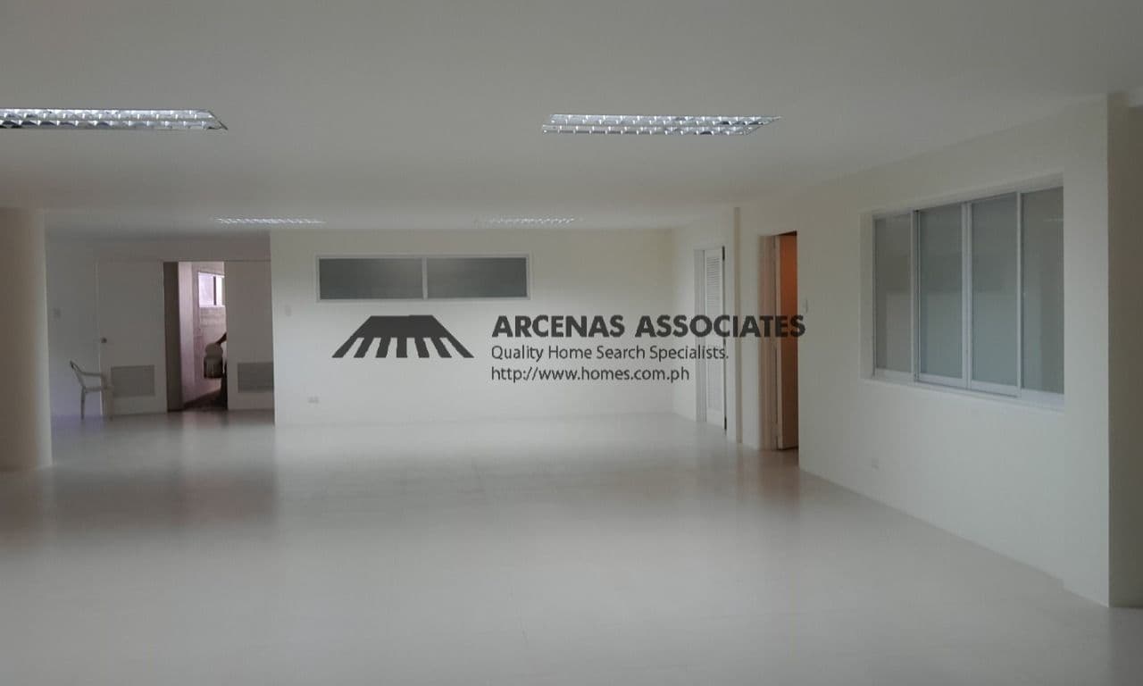 Modern Sprawling House for Sale in Forbes Park - photo 4